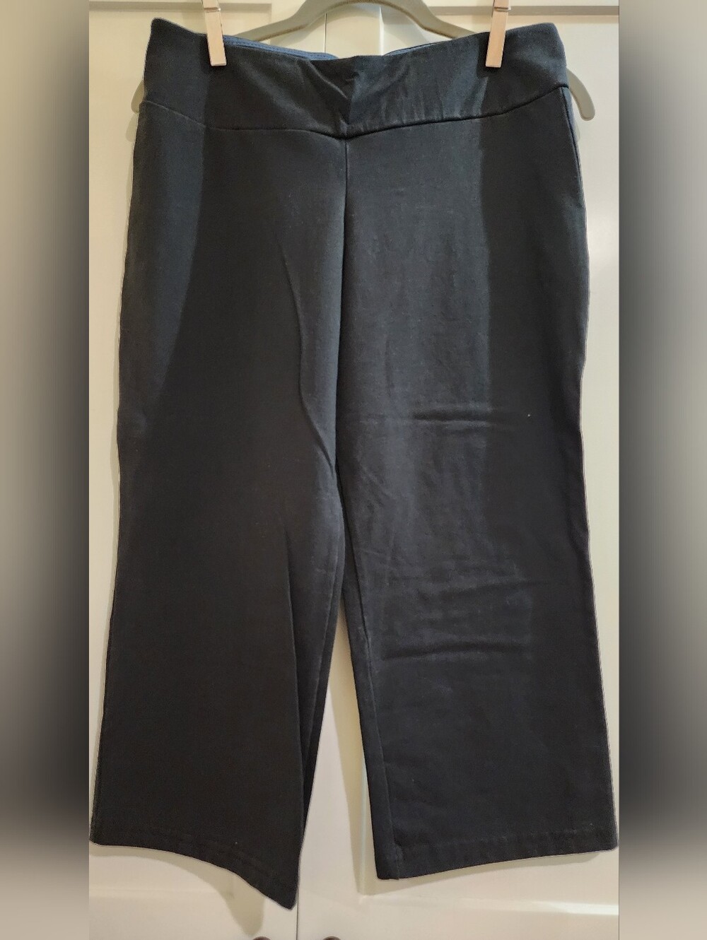 Classic Straight-Leg Womens Pants in Black